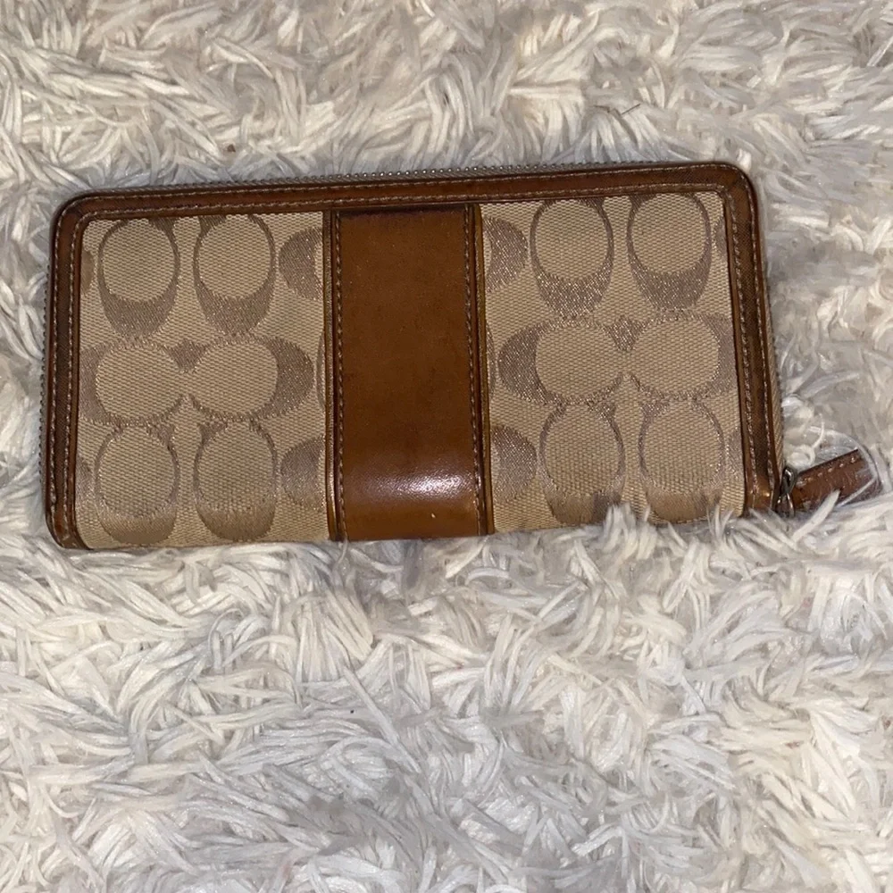 Coach Zippy Monogram Wallet - Picture 5 of 6